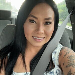 Meet your seller..Moon Vee